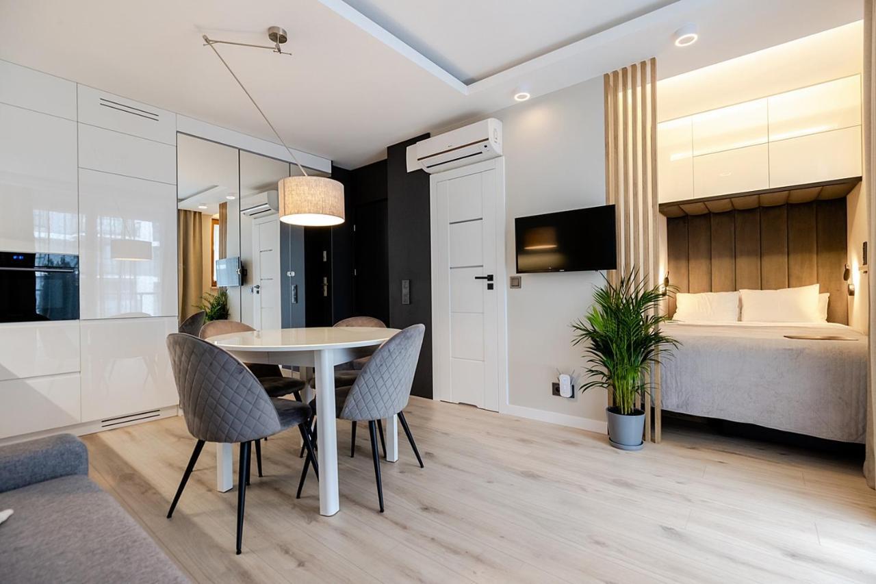 Apartment Wola, Wi-Fi, Smart Lock, Air Condition Варшава Екстериор снимка