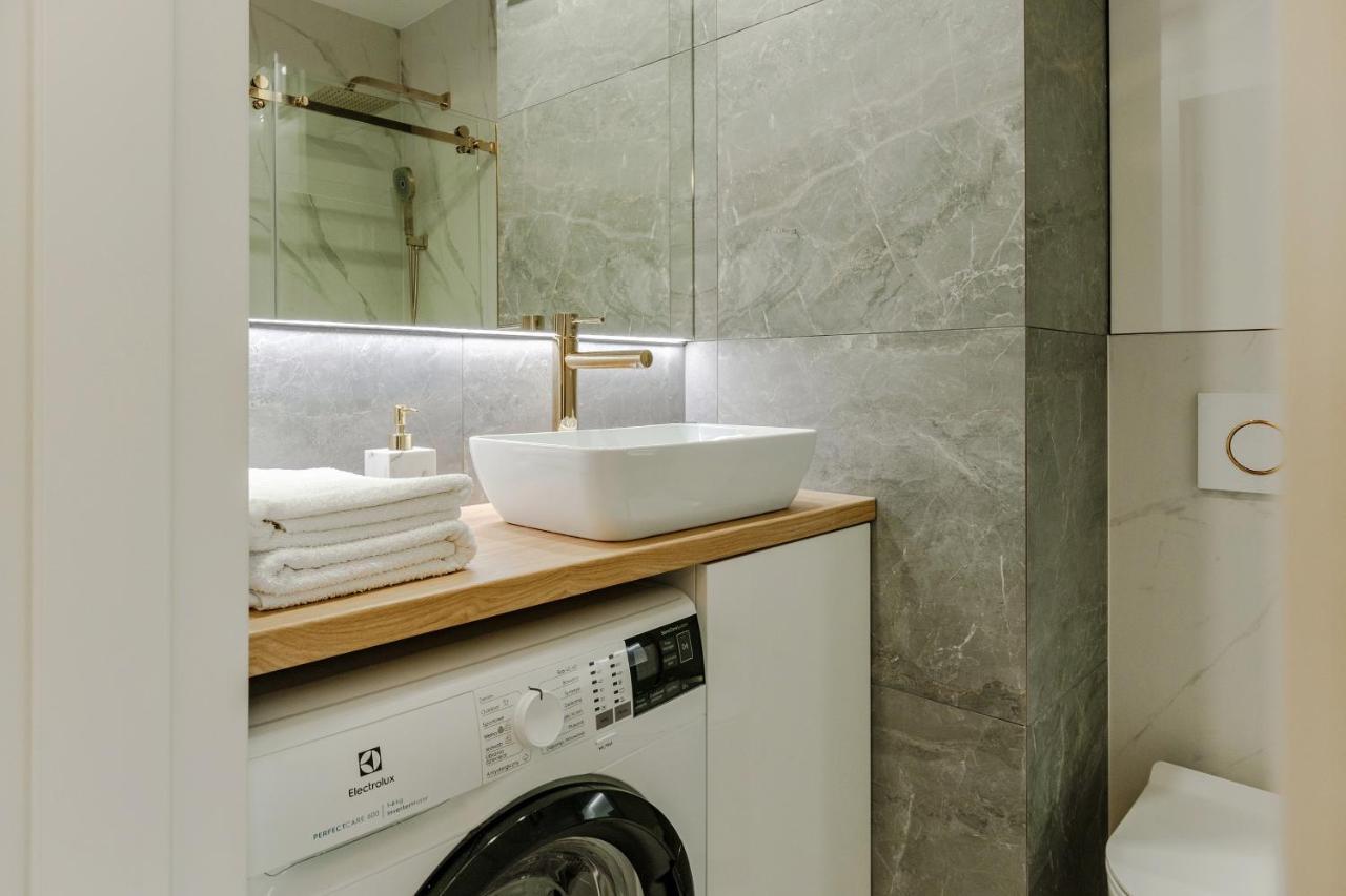 Apartment Wola, Wi-Fi, Smart Lock, Air Condition Варшава Екстериор снимка