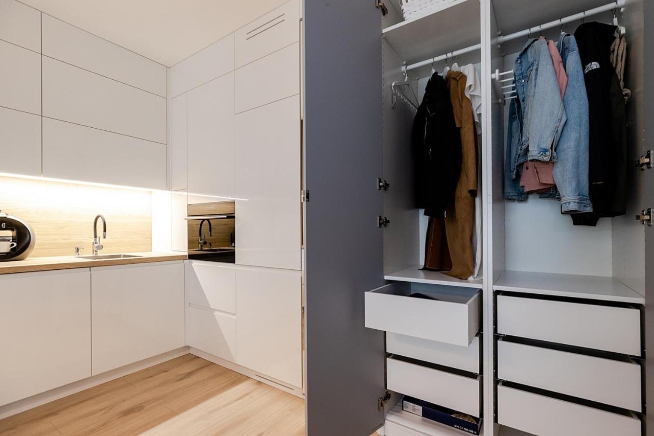Apartment Wola, Wi-Fi, Smart Lock, Air Condition Варшава Екстериор снимка